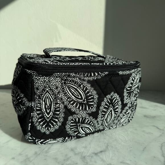 Vera Bradley Travel Cosmetic Bag Black White Paisley NWT - Picture 1 of 7